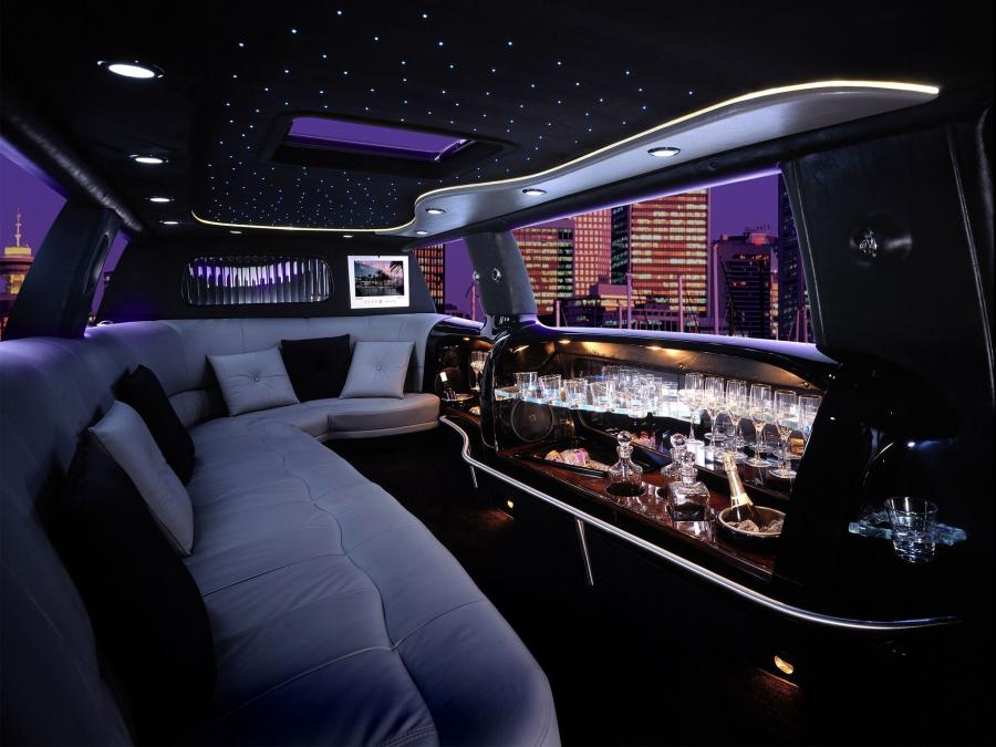  GMC Yukon XL Krystal Limousine 2000 года  (фото 2 из 2)